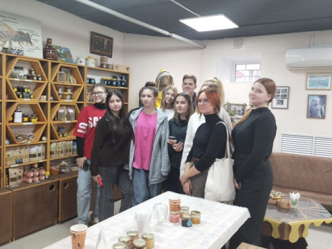 Будущие агрономы в гостях у Музея Мёда